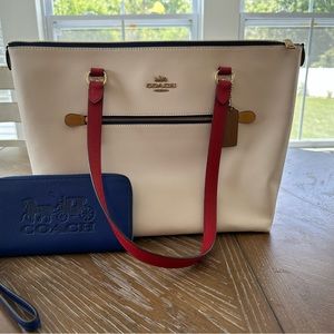 NWT Coach Tote Shoulder Bag with new wallet/wristlet.